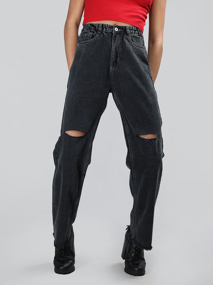 Honnete Casual Regular Straight Fit Black with 5 Pockets Slash Knee jeans for women.