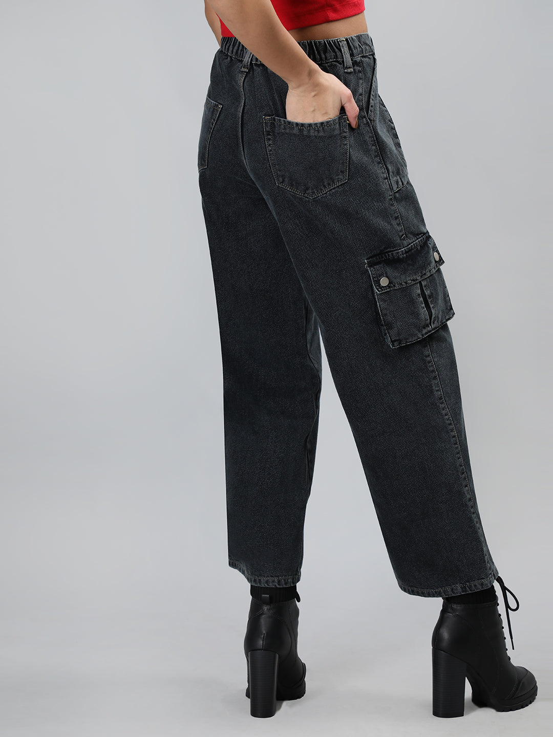 Honnete Women Casual Straight Fit Black Cargo jeans with 9 Pockets.