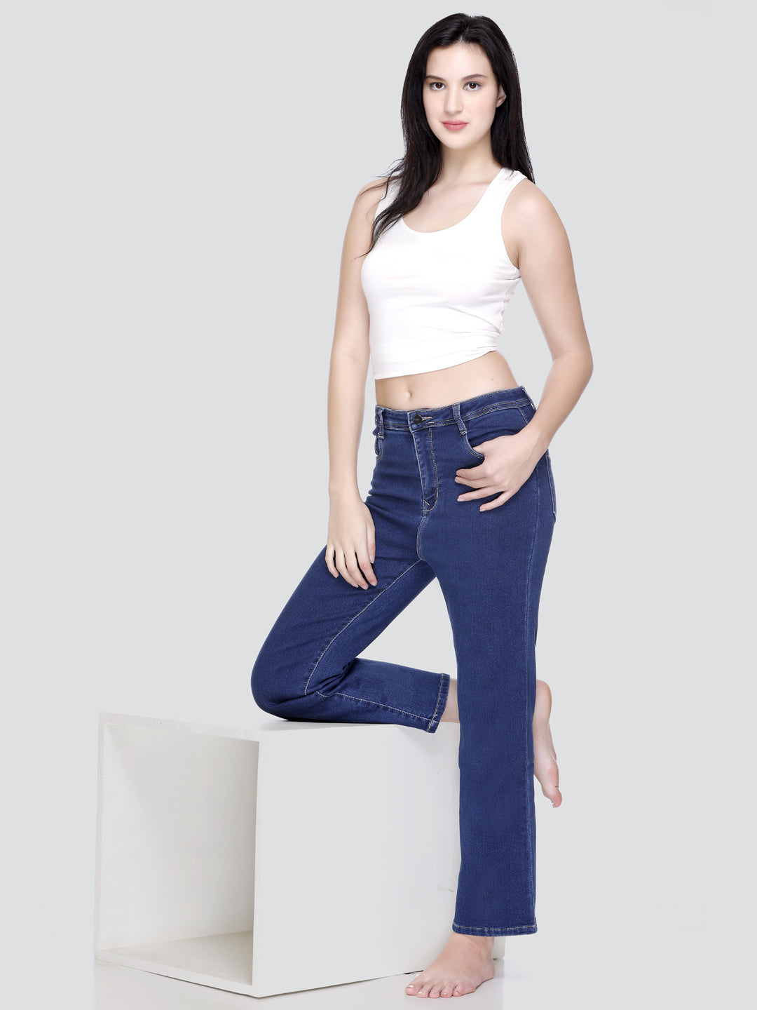 HONNETE Women Mid-Rise Lean Straight Fit Stretchable Jeans